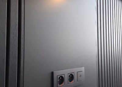Stijlvolle stopcontacten en wandverlichting door Elgeda